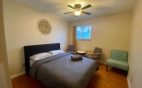 Historic Townhouse Oasis With En-Suite Bathroom